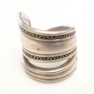 Vintage Artisan Crafted Wm. Rogers Silver Flatware Ring Size 10